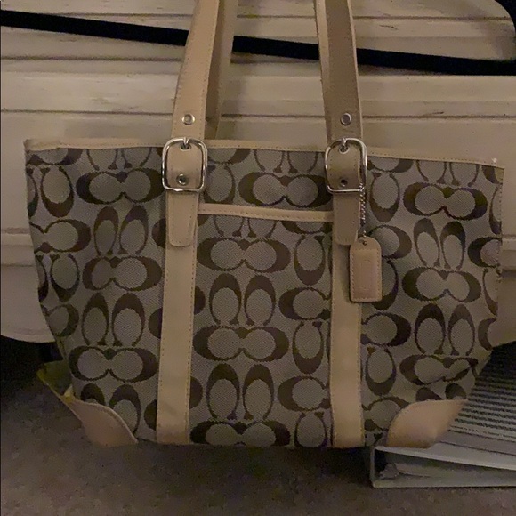 Beige Coach pocketbook - Picture 2 of 2